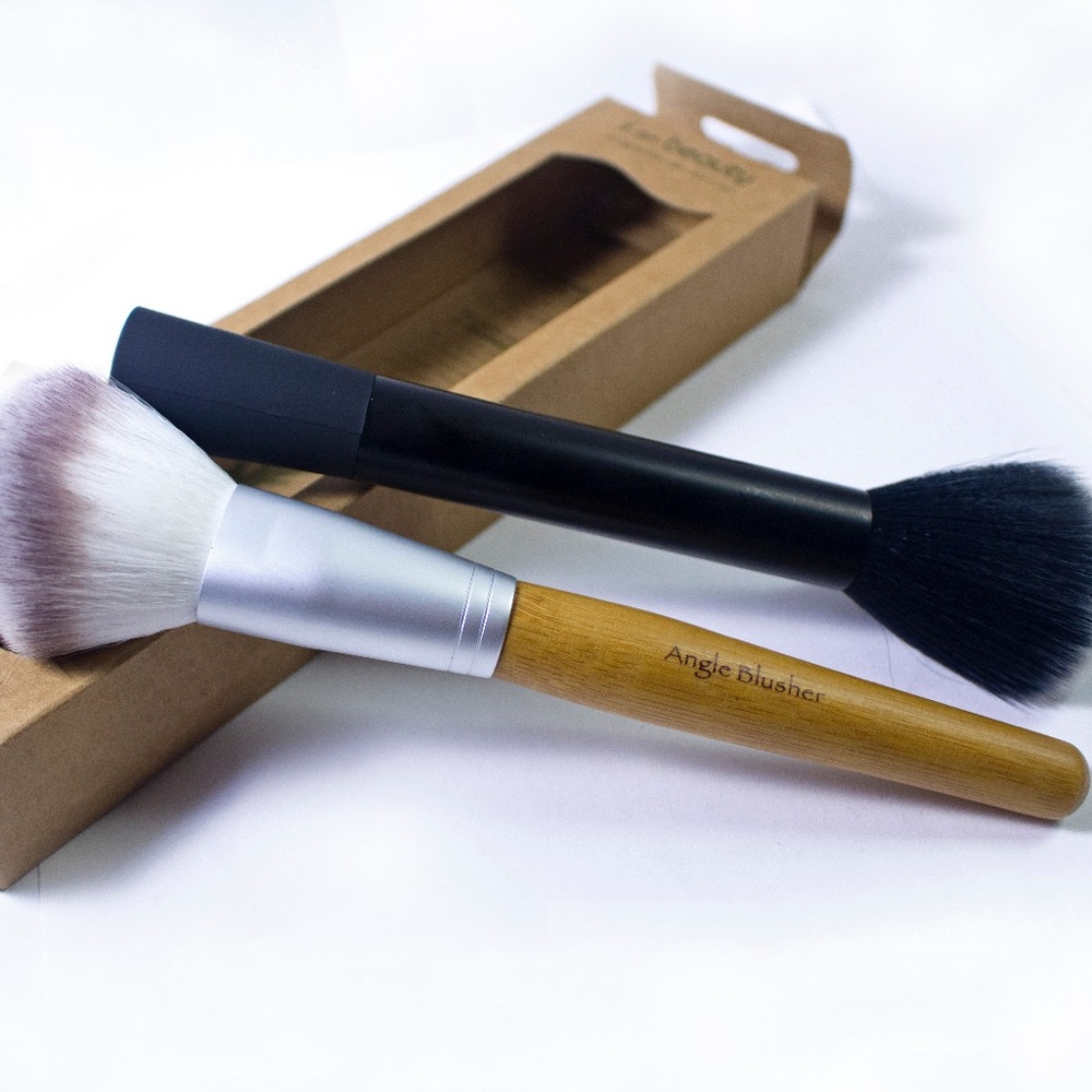 Angle Blush Brush